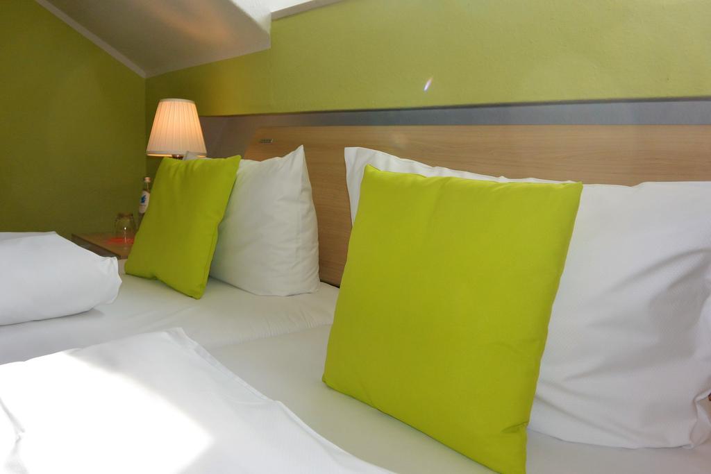 Hotel Schlee Hohenschäftlarn Екстериор снимка
