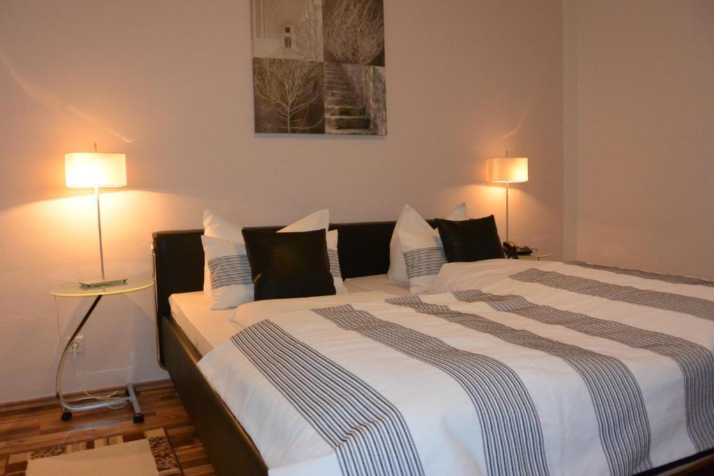 Hotel Schlee Hohenschäftlarn Екстериор снимка